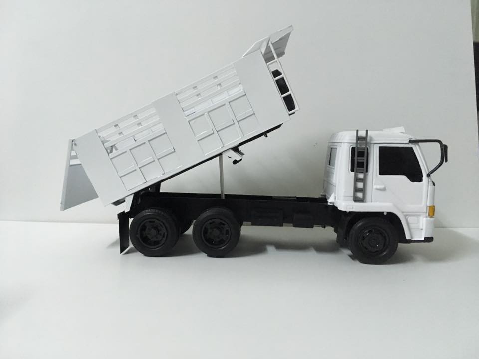 รถบรรทุกตั้งโชว์ 1/24 Truck toy โมเดลรถดั๊มพ์