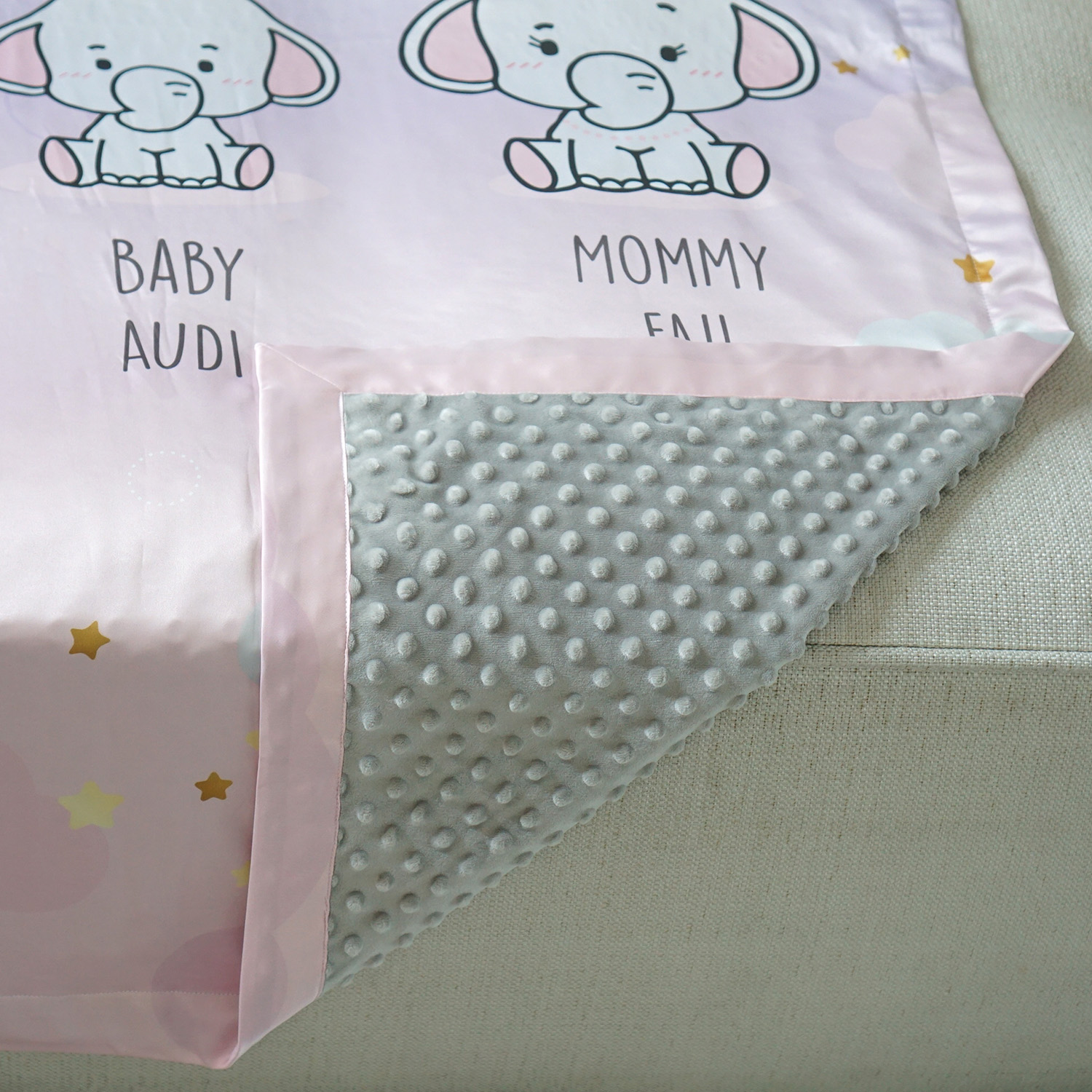 ชุดของขวัญเด็กแรกเกิด ผ้าคลุมให้นม + ผ้าห่มขนาด 100x150cm + หมอนอิง 1 ใบ ลาย Elephant - Blue Pink