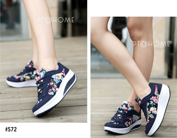 รองเท้าผ้าใบสปอร์ตลายดอกไม้พาสเทล (สีดำ)