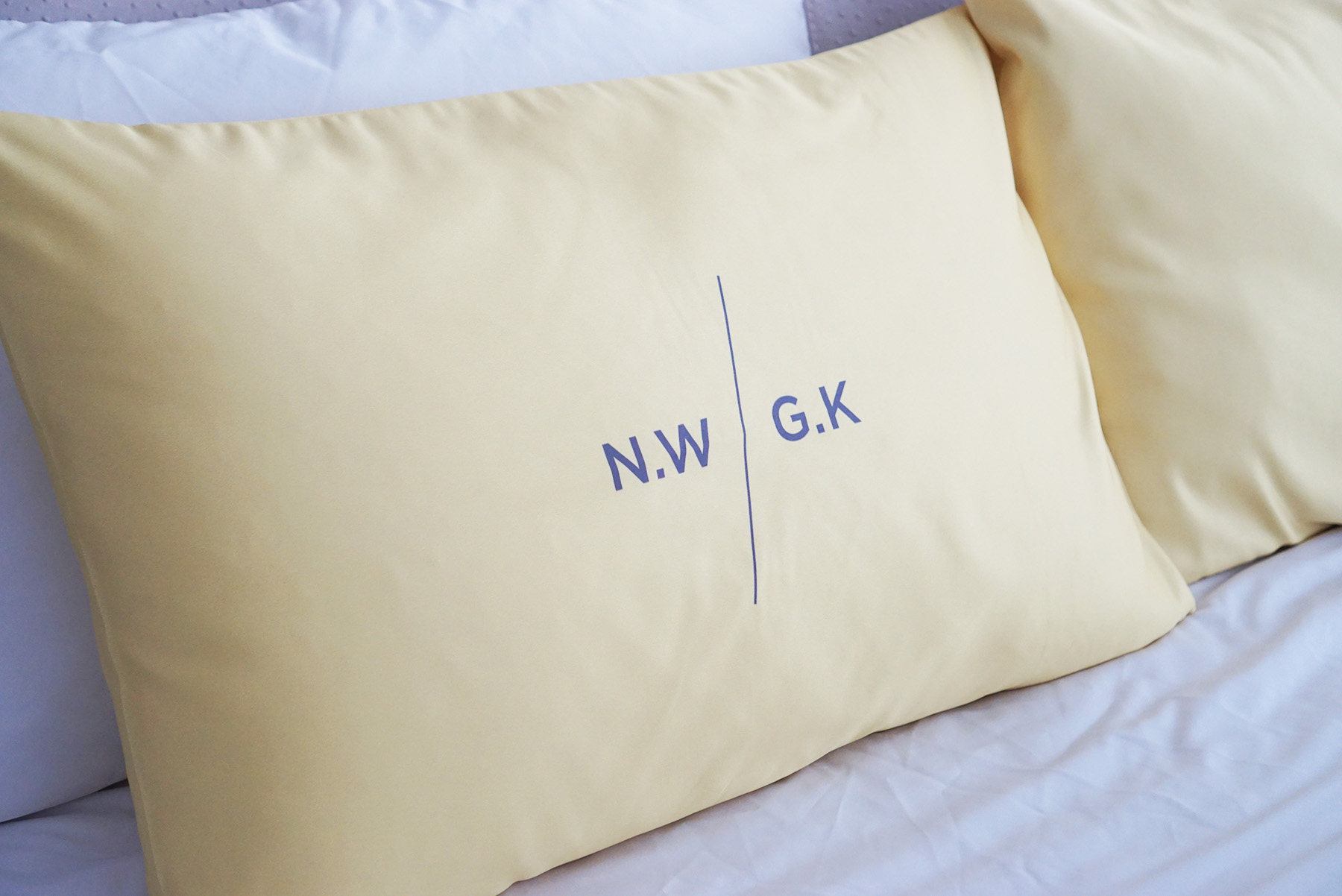 ปลอกหมอนหนุนคู่ พิมพ์ลายเต็มผืน Minimal - Yellow