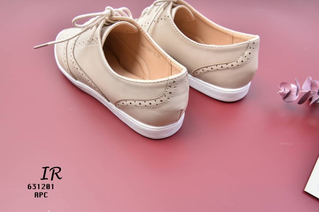 รองเท้าผ้าใบสไตล์ Oxfordฉลุลาย (สีนู้ด)
