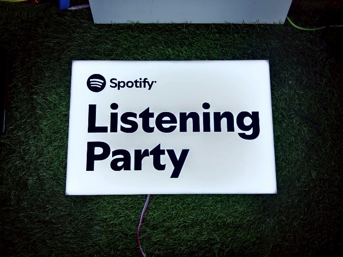 ป้ายกล่องไปอะคริลิคแสงรอบตัว ป้าย Spotity ป้ายกล่องไฟเพลง กล่องไฟดีเจ