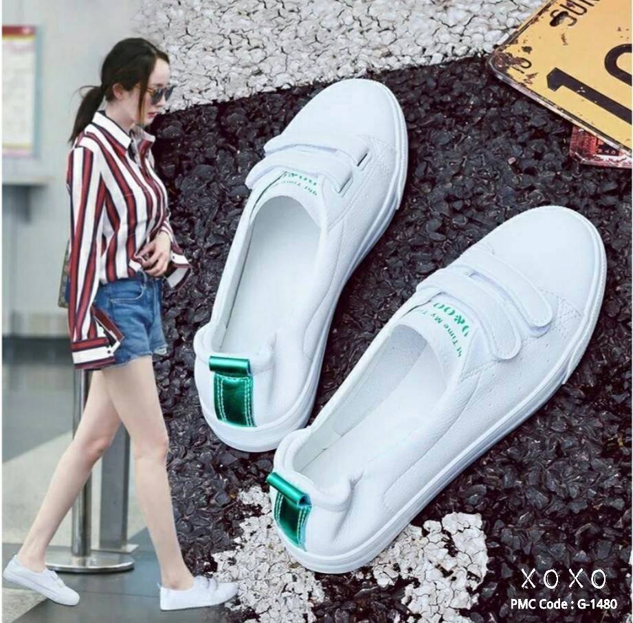 รองเท้าผ้าใบเมจิกเทปแต่งลายส้น (สีเงิน)