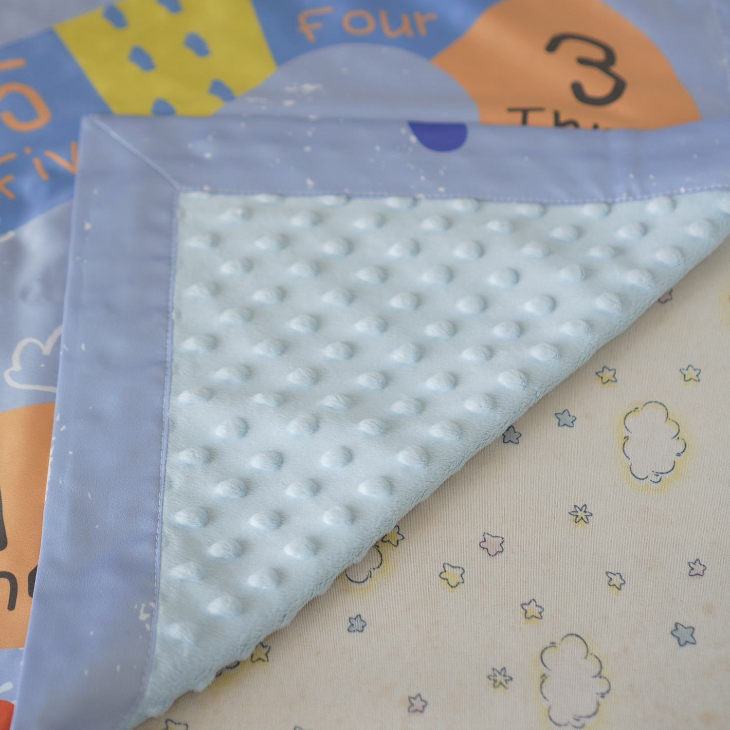 ผ้าห่มเด็ก สั่งทำใส่ชื่อ ลาย Snake and Ladders - Blue