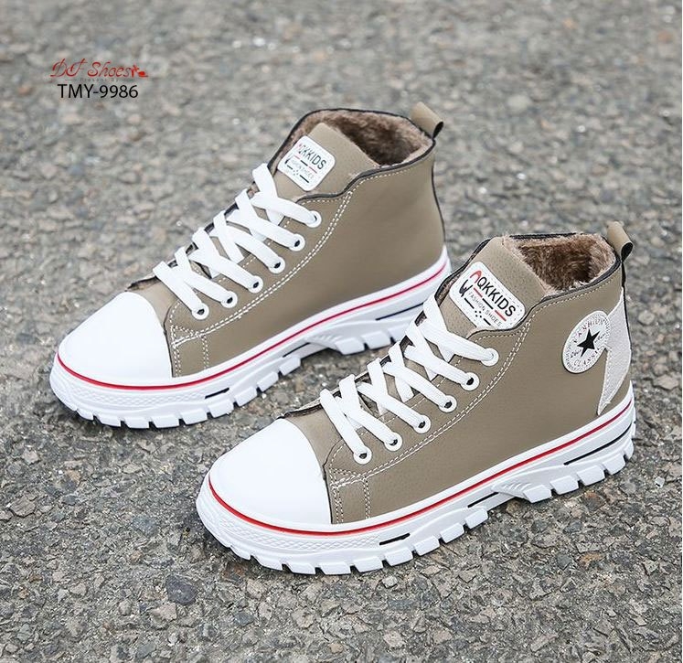 รองเท้าผ้าใบแฟชั่นทรงหุ้มข้อแต่งโลโก้ (สีกากี)