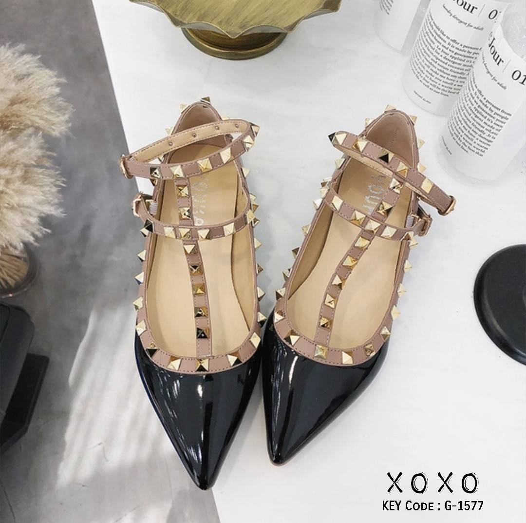 รองเท้าคัทชูส้นแบน Style Valentino (สีดำ)