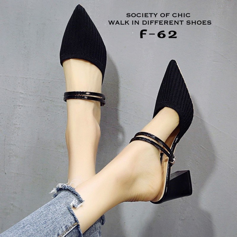 รองเท้าส้นเตี้ยสไตล์ Maxi (สีดำ)
