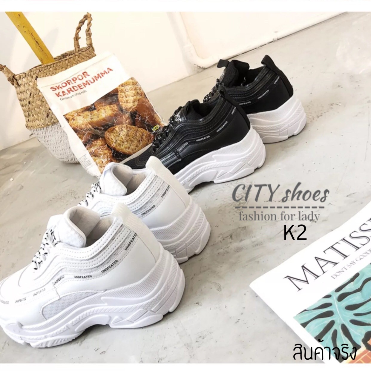 รองเท้าผ้าใบแฟชั่นทรง Sport แต่งลาย (สีขาว)