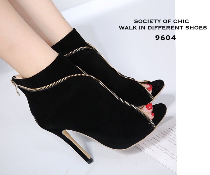 รองเท้าส้นสูงทรงบูทเปิดหน้า