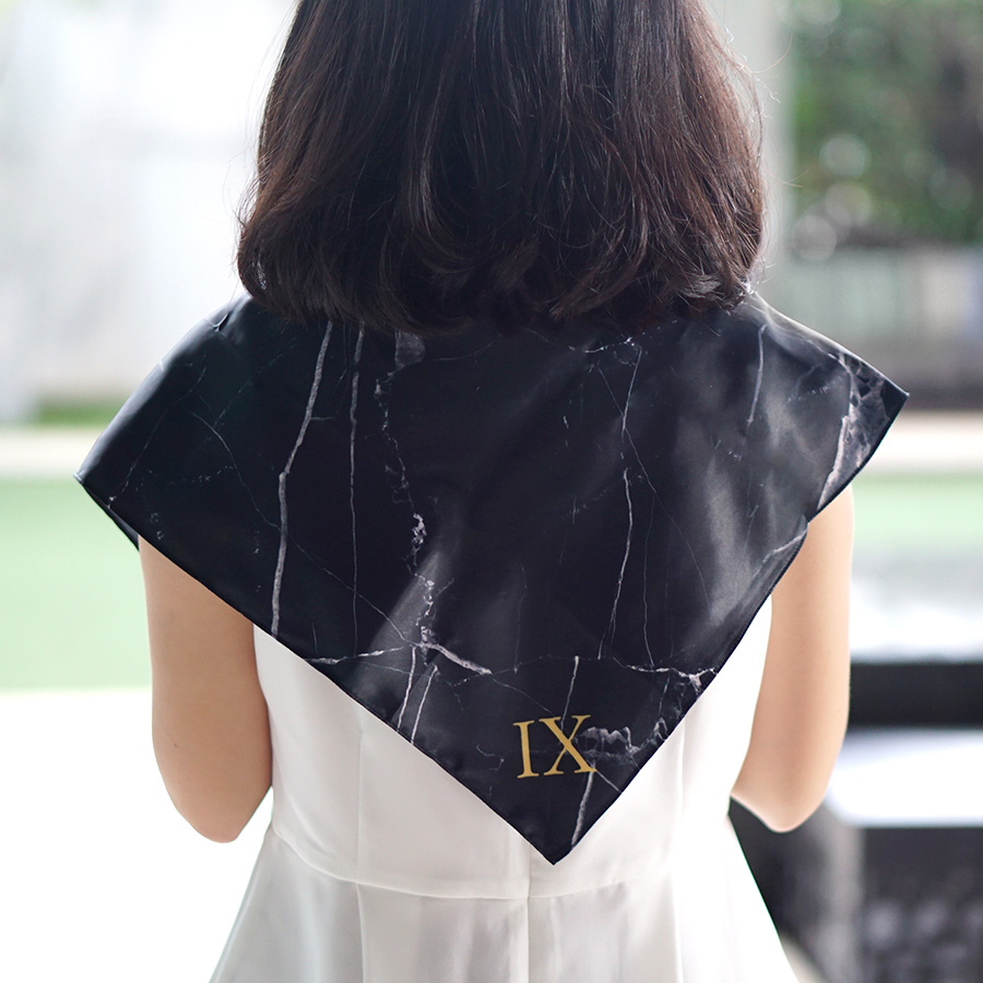 ผ้าพันคอ "ฉันเกิดในรัชกาลที่๙" ลายหินอ่อน สีดำ - สั่งทำใส่ชื่อ