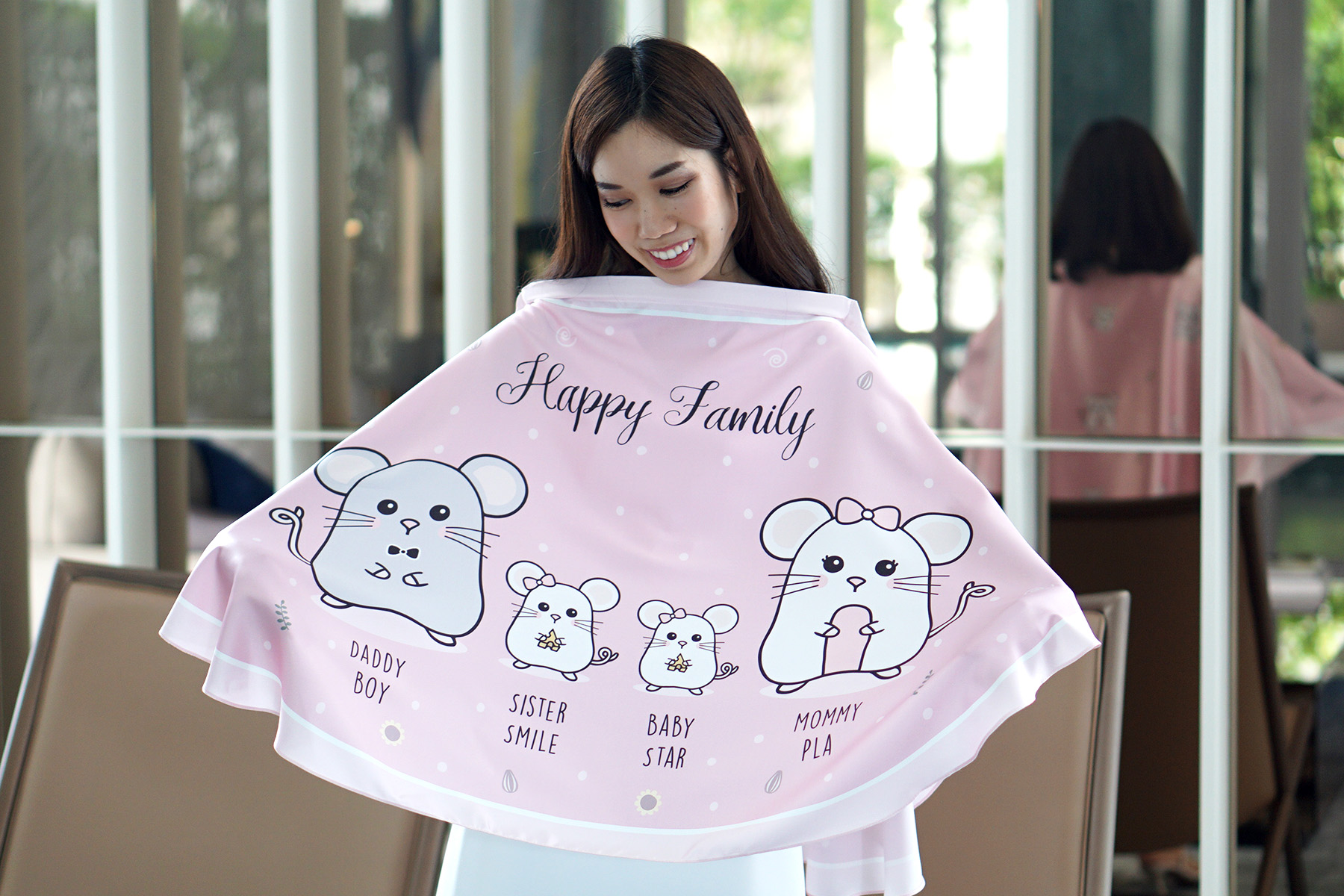 ผ้าคลุมให้นม สั่งทำใส่ชือ ลาย Mini Mouse - Pink