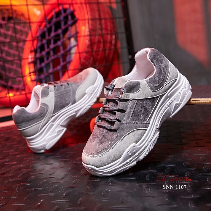 รองเท้าผ้าใบแฟชั่นทรงSportหนังกลับ (สีเทา)