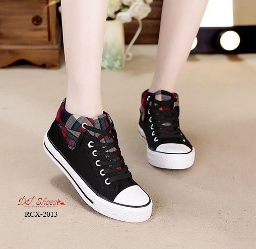 รองเท้าผ้าใบหุ้มข้อแต่งผ้าลายสก็อต (สีแดง)