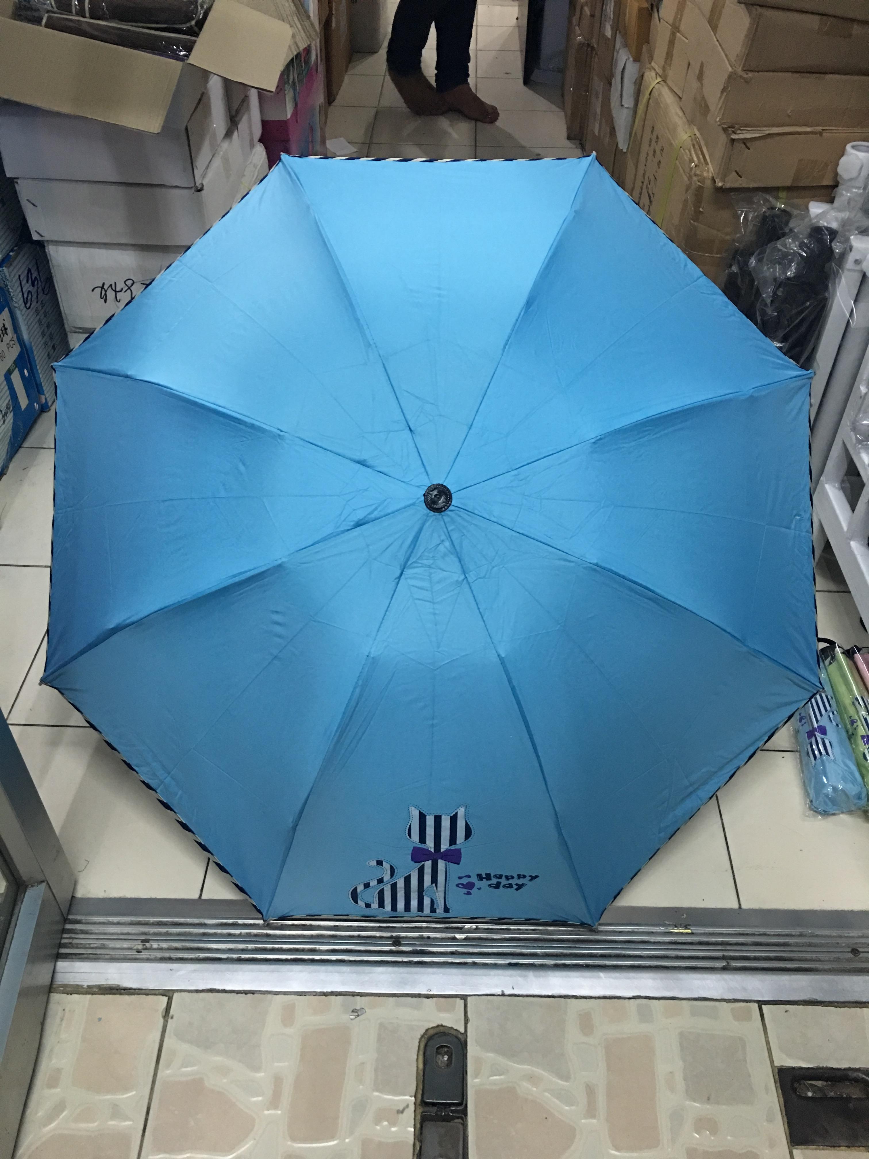 ร่มโค้งชายตรงลายแมวยูวีดำ