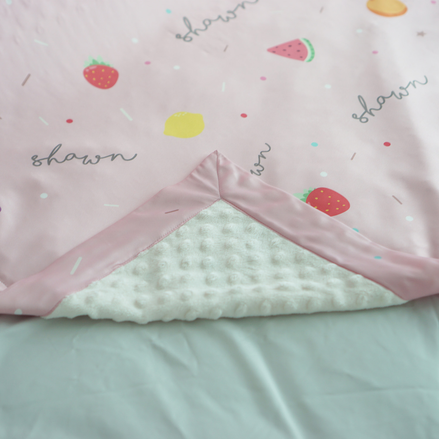 ผ้าห่ม สั่งทำใส่ชื่อ ลาย ผลไม้รวม - Pattern - Fruit - Pink