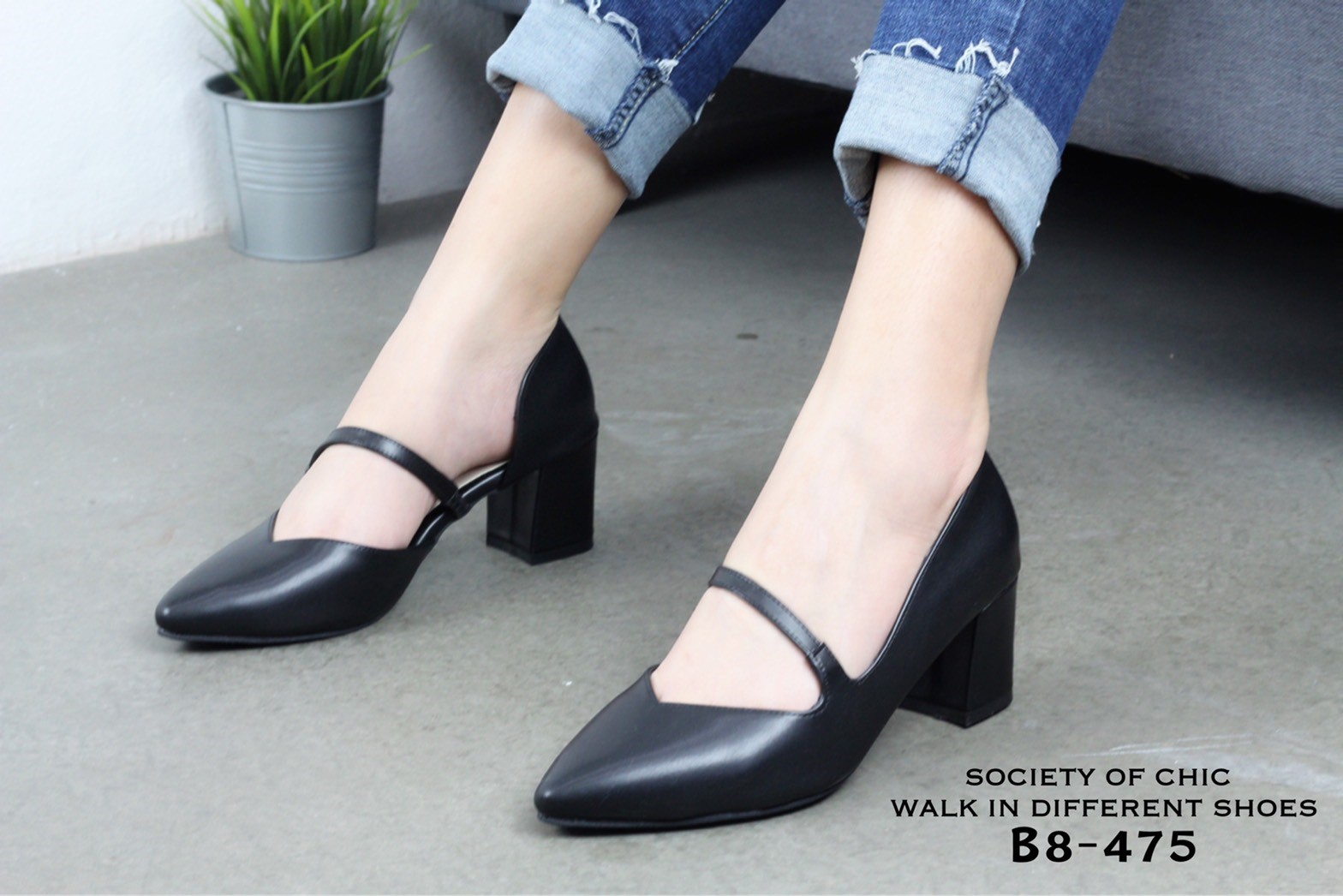 รองเท้าคัทชูส้นเตี้ยแต่งสายคาด (สีเขียว)