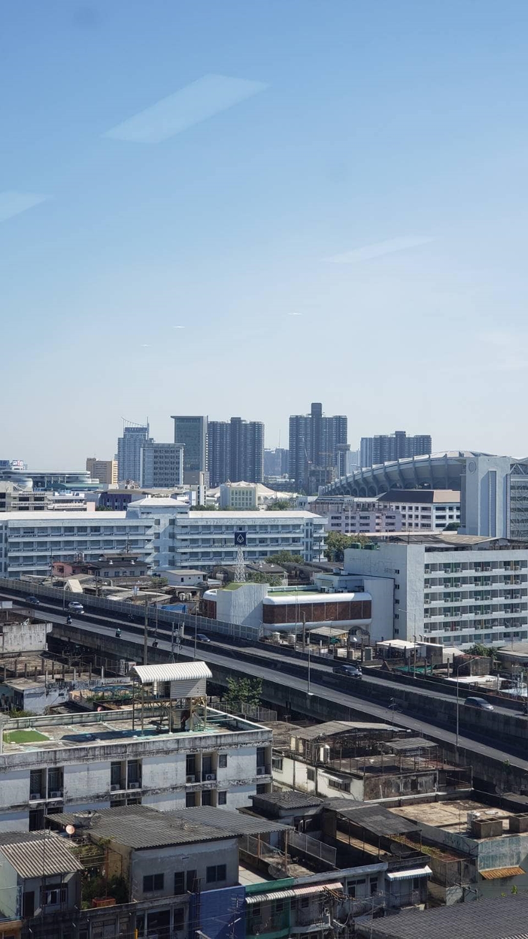 อาคารรามคำแหง ฮิลล์ ( Ramkhamhaeng Hills ) สำนักงานให้เช่าติดถนนรามคำแหง ใกล้รถไฟฟ้า MRT สายสีส้ม สถานีรามคำแหง 12 เพียง 100 ม.
