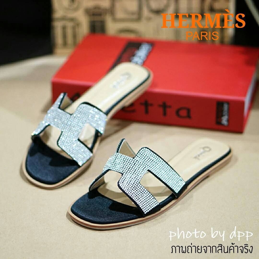 พร้อมส่ง : รองเท้าแตะHermesประดับเพชร (สีดำ)