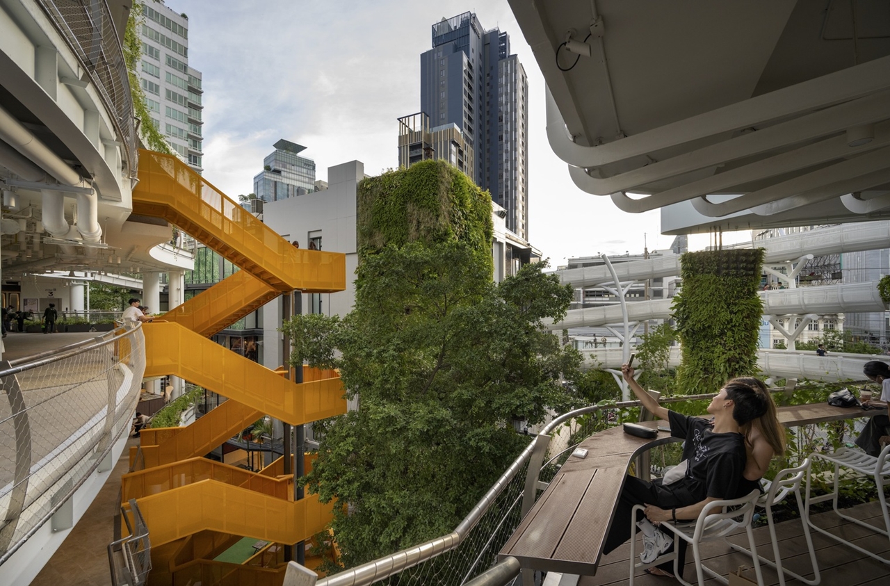 ทีเพลซ - มาร์เช่ ทองหล่อ (T PLACE - Marche' Thonglor) สำนักงานให้เช่าใจกลางทองหล่อ ซอยสุขุมวิท 55 กรุงเทพฯ ใกล้สถานีรถไฟฟ้า BTS ทองหล่อ 500 ม.