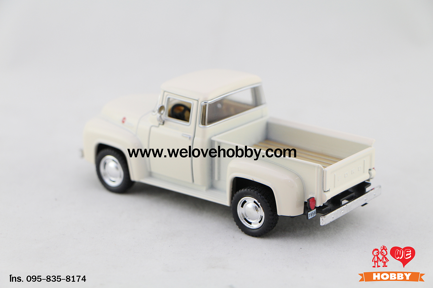 โมเดลรถกระบะคลาสสิค 1956 Ford F-100 Pickup สีครีม Scale 1:38