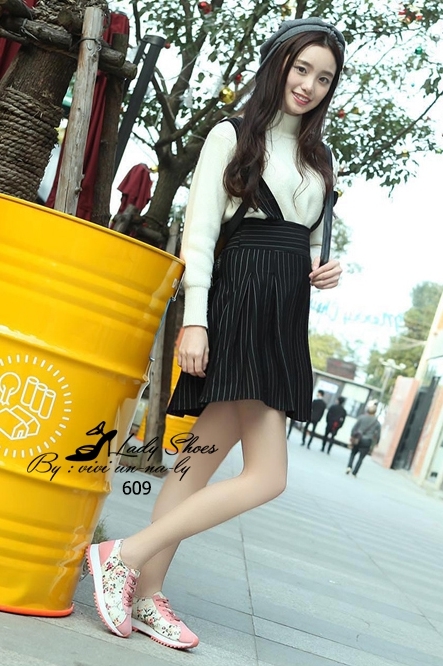 รองเท้าผ้าใบสปอร์ตลายดอกไม้พาสเทล (สีชมพู)