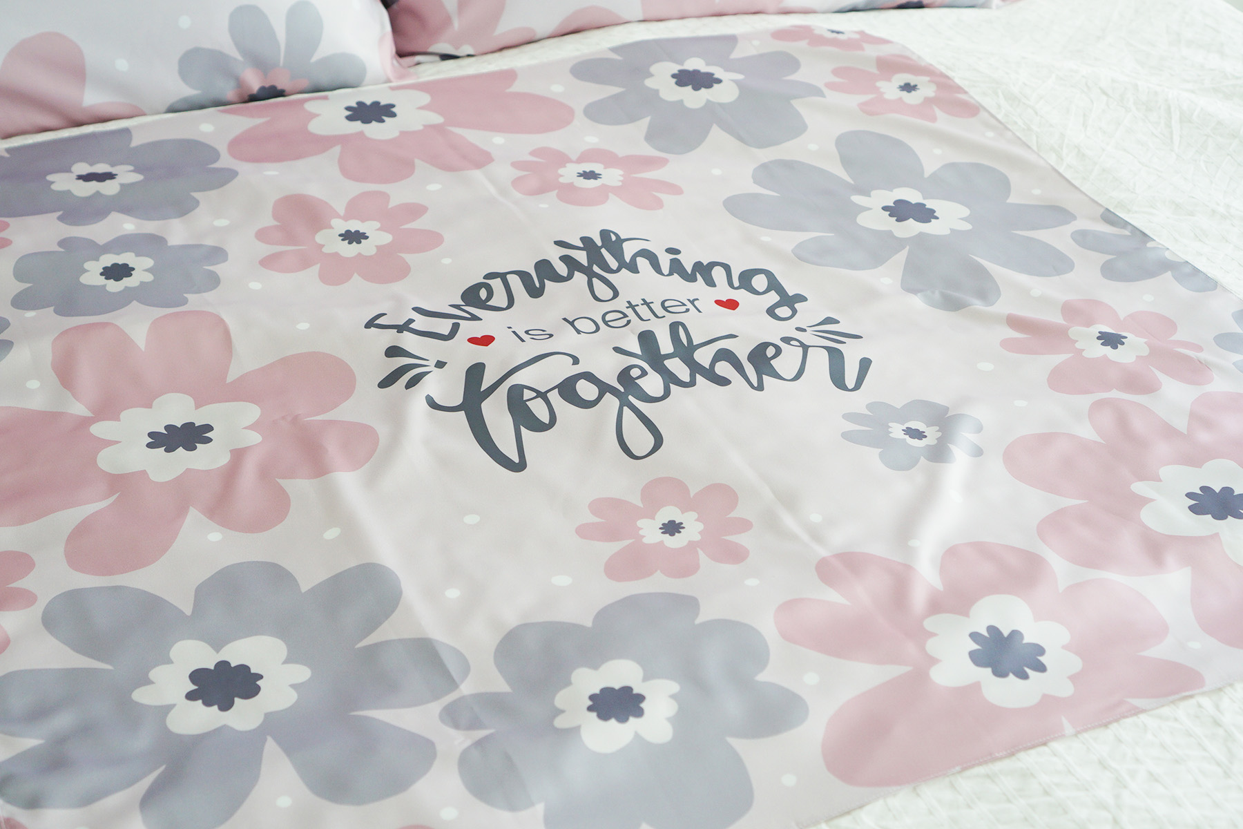 ชุดของขวัญแต่งงาน ปลอกหมอนคู่+ผ้าพันคอ/ผ้าคลุมไหล่ ลาย Big Flower - Light Pink