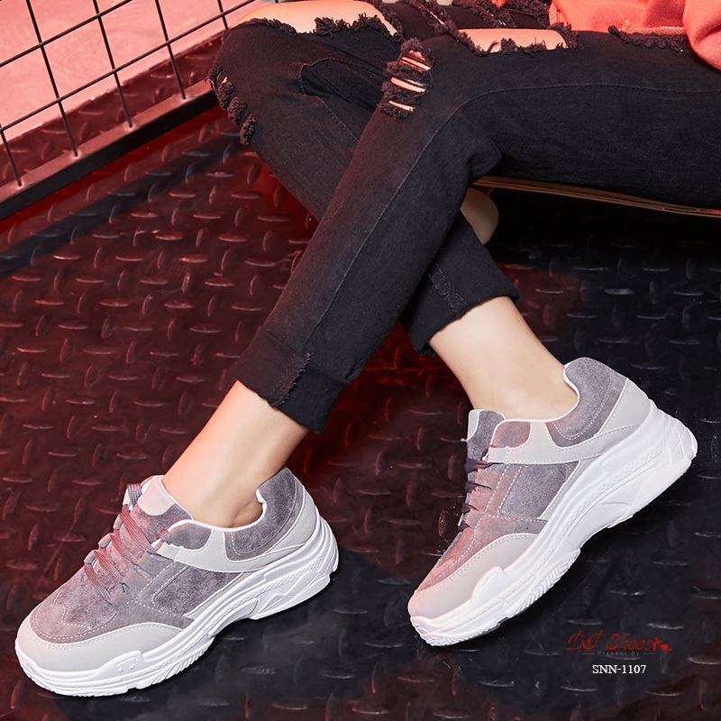 รองเท้าผ้าใบแฟชั่นทรงSportหนังกลับ (สีเทา)