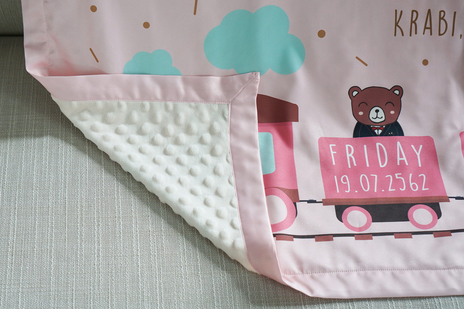 ผ้าห่มเด็ก ใส่ประวัติแรกเกิด ลายรถไฟ Train - Pink