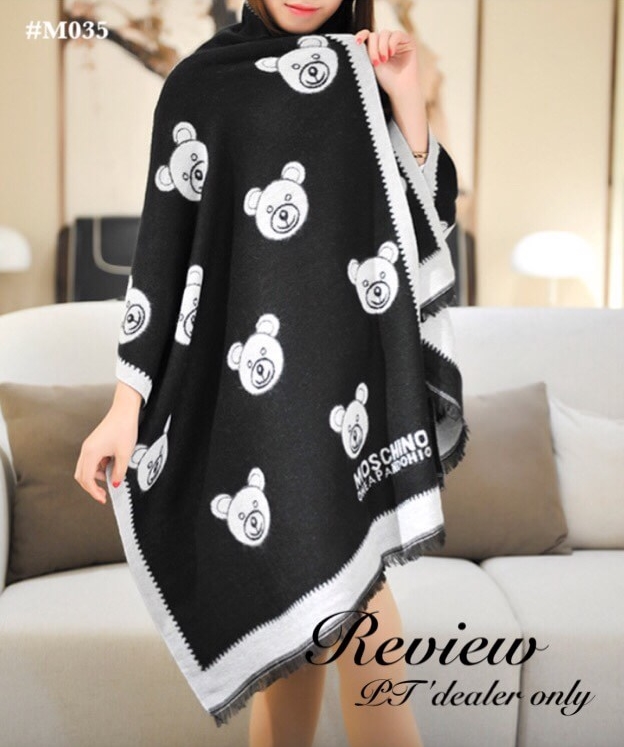 พร้อมส่ง : ผ้าคลุมไหล่ Moschino