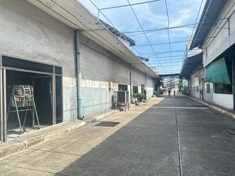 ให้เช่าโรงงานและโกดังคลังสินค้า พร้อมหอพักพนักงาน ติดถนนเพชรเกษม สามพราน จ.นครปฐม เหมาะเช่าเปิดกิจการได้ทันที