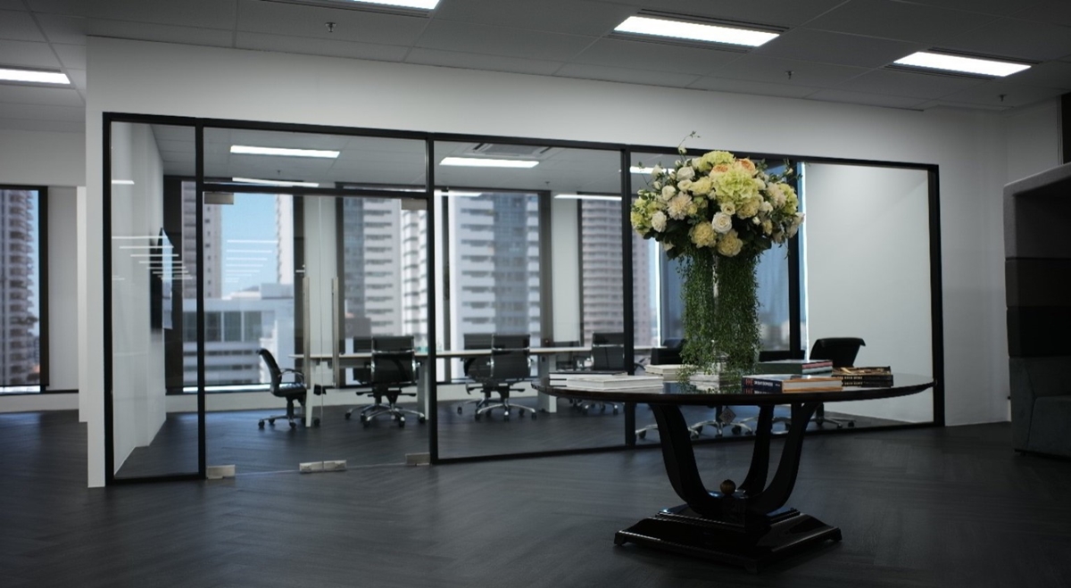 อาคารสำนักงานโครนอส สาทร (Kronos Sathorn office building) สำนักงานให้เช่าย่านถนนสาทร พระราม 4 กรุงเทพฯ ใกล้สวนลุมพินี เพียง 700 เมตร