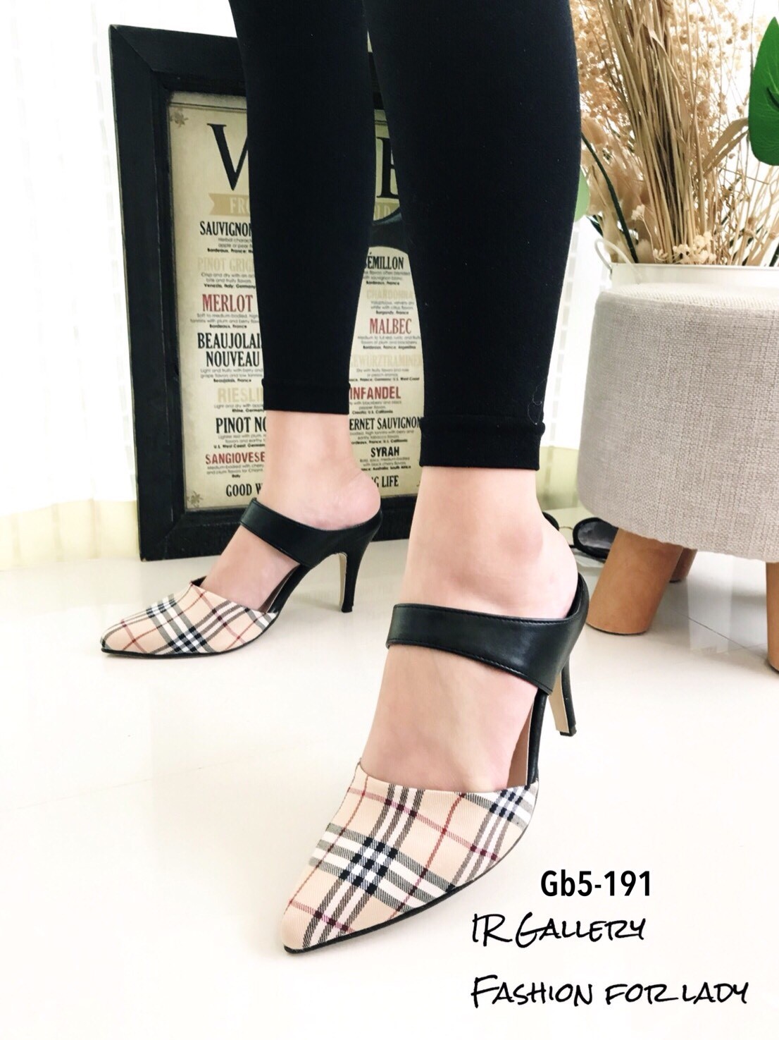 รองเท้าคัทชูส้นสูงเปิดส้น Style Burberry