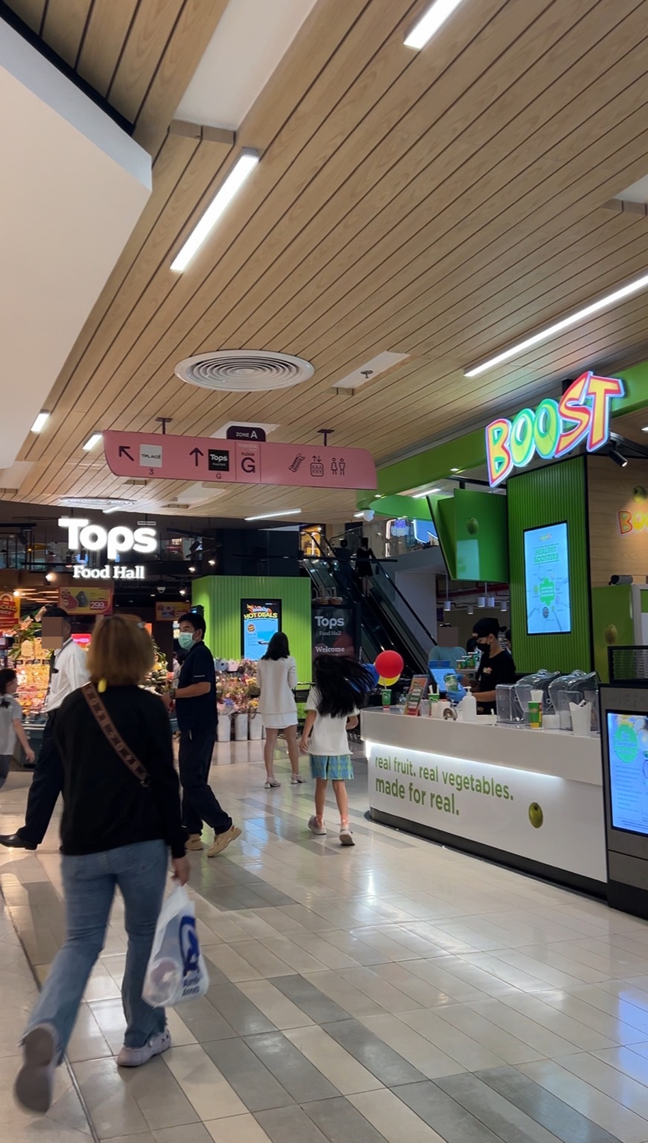 ทีเพลซ - มาร์เช่ ทองหล่อ (T PLACE - Marche' Thonglor) สำนักงานให้เช่าใจกลางทองหล่อ ซอยสุขุมวิท 55 กรุงเทพฯ ใกล้สถานีรถไฟฟ้า BTS ทองหล่อ 500 ม.