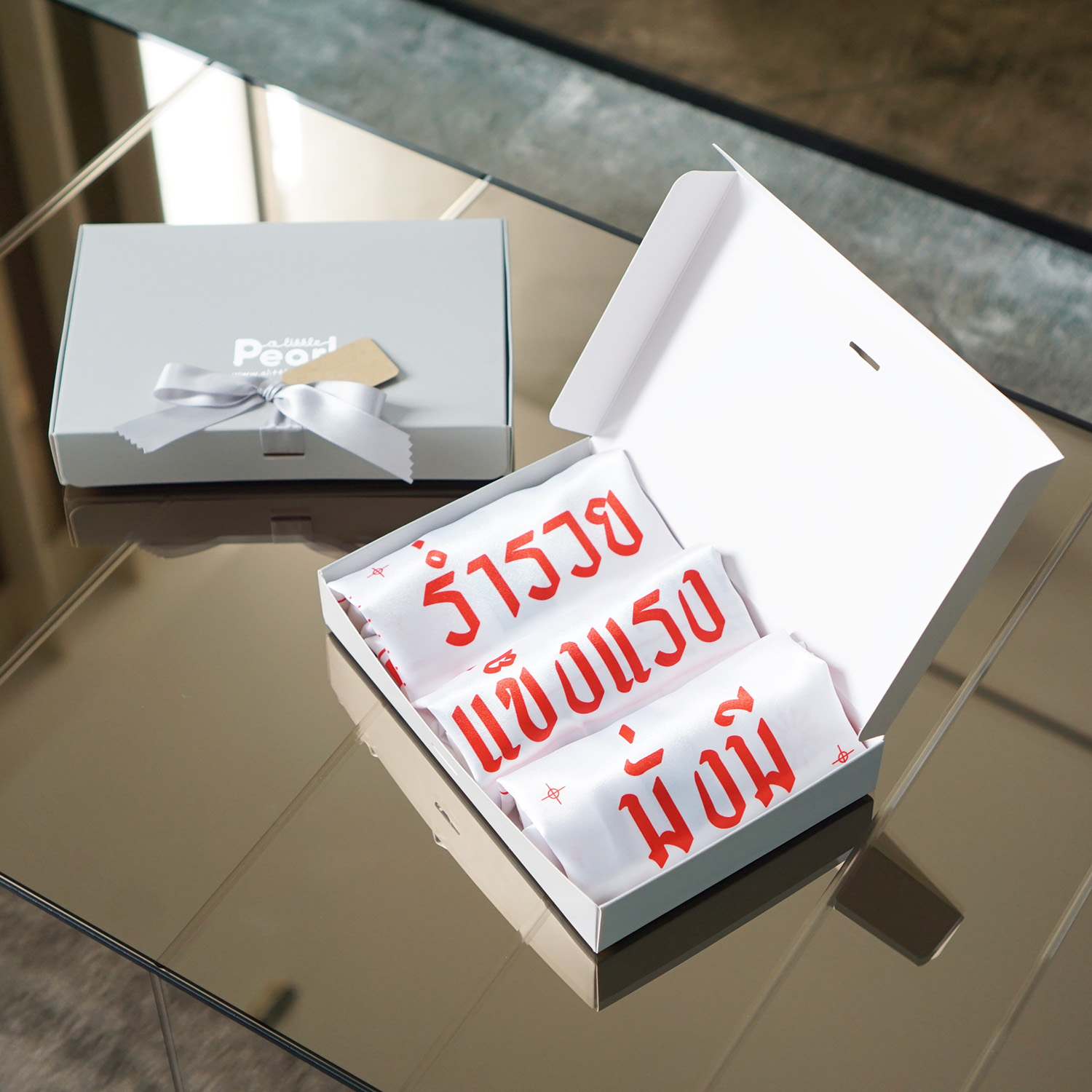 ถุงผ้าซาติน ไซส์ L สั่งทำใส่ชื่อ Set ปีใหม่ - Chinese Calendar - White (Free กล่องของขวัญ)