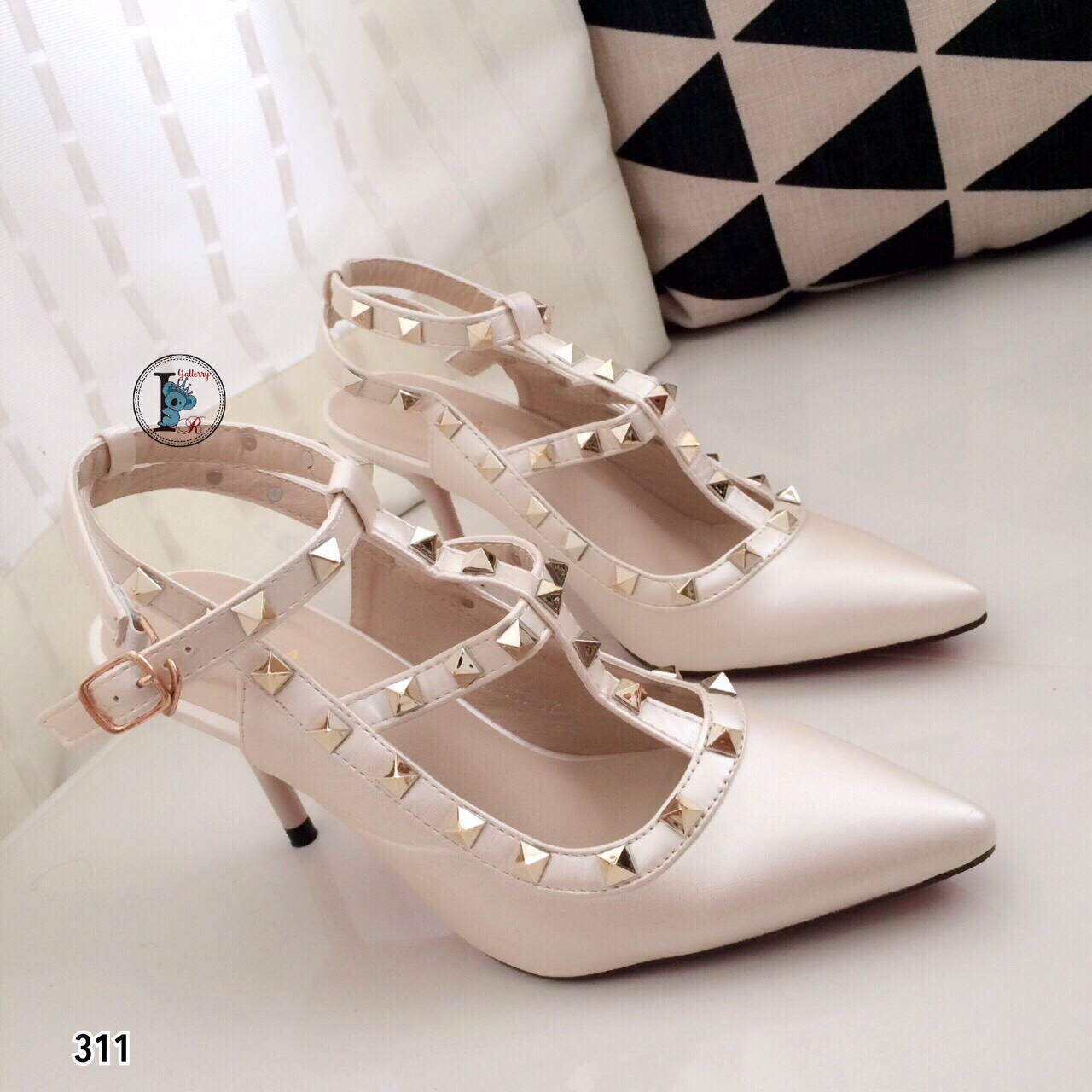 รองเท้า Valentino หนังเหลือบมุก (สีทอง)