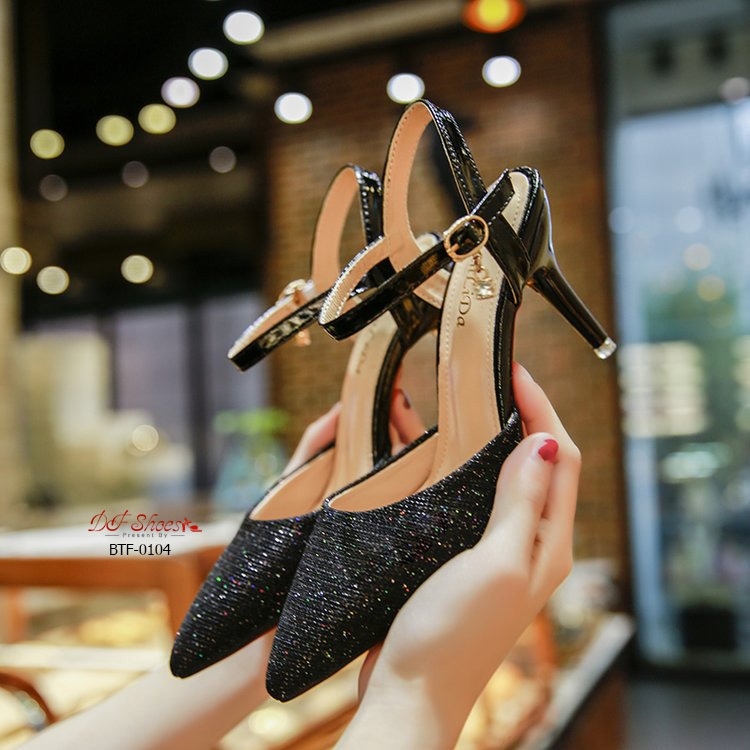 รองเท้าส้นสูงหัวแหลมกลิตเตอร์เปิดท้าย (สีเงิน)