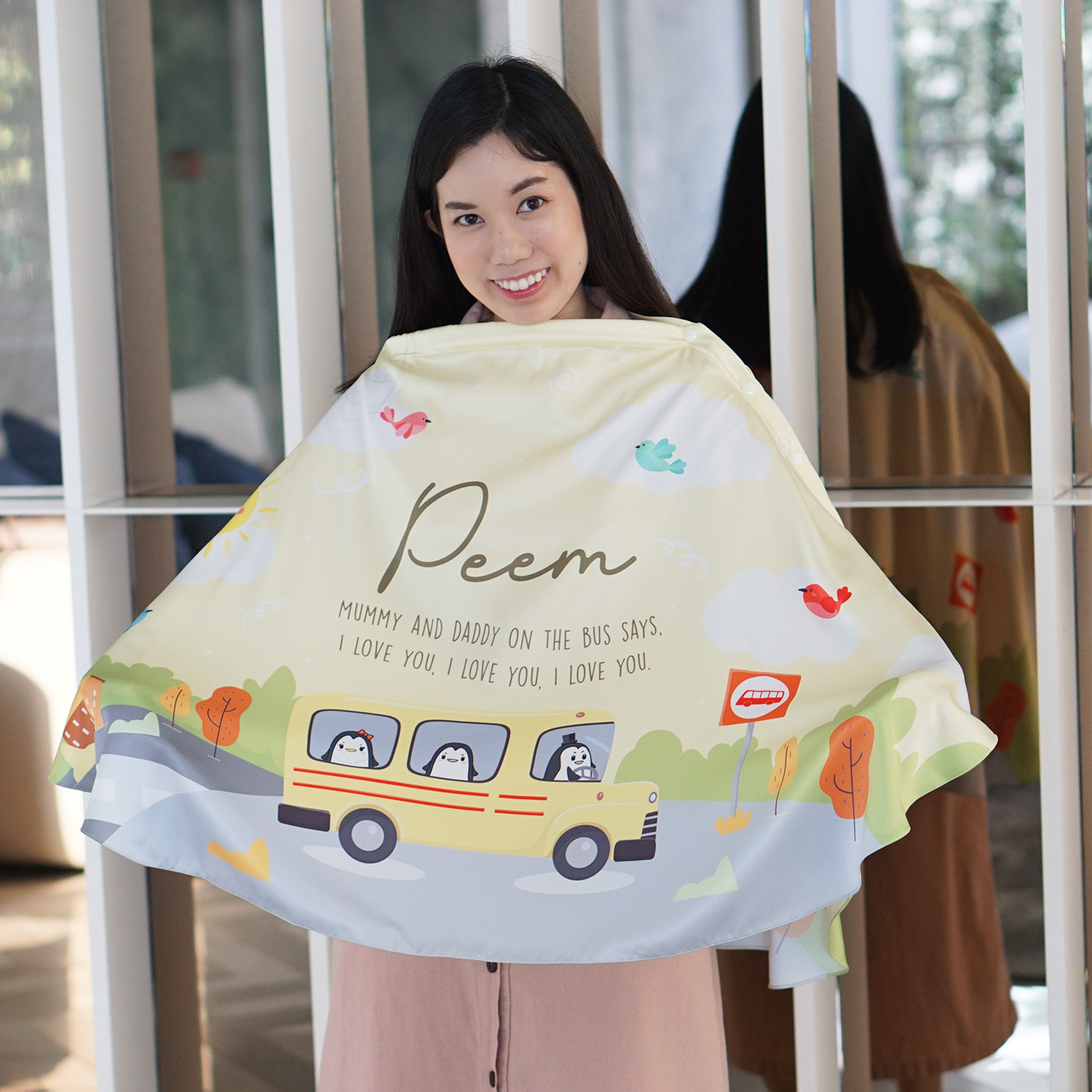 ผ้าคลุมให้นม 3in1 (รุ่นมีกระดุม ถอดโครงได้) แบบสั่งทำใส่ชื่อ ลาย Yellow Bus