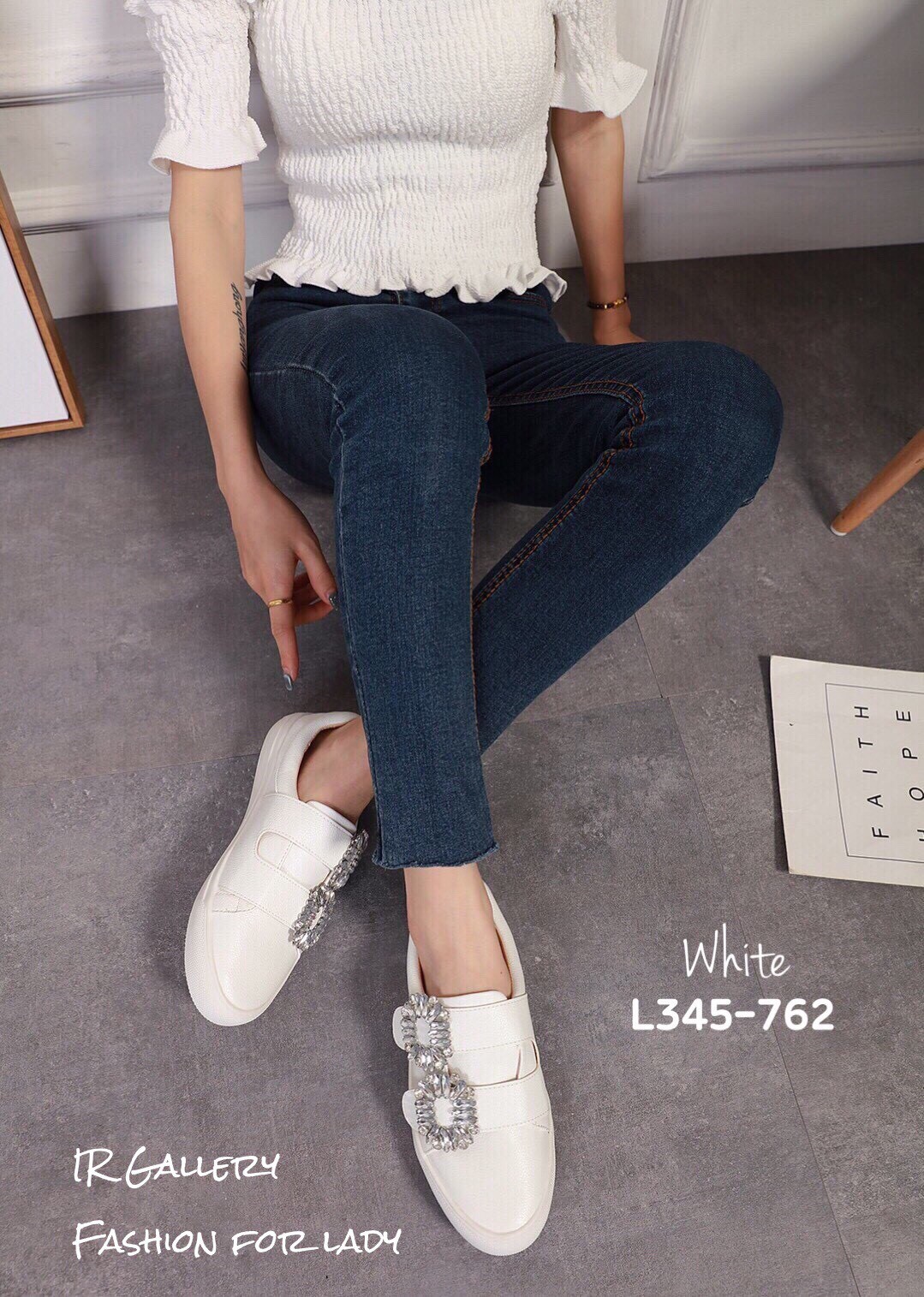 รองเท้าผ้าใบ Style Roger