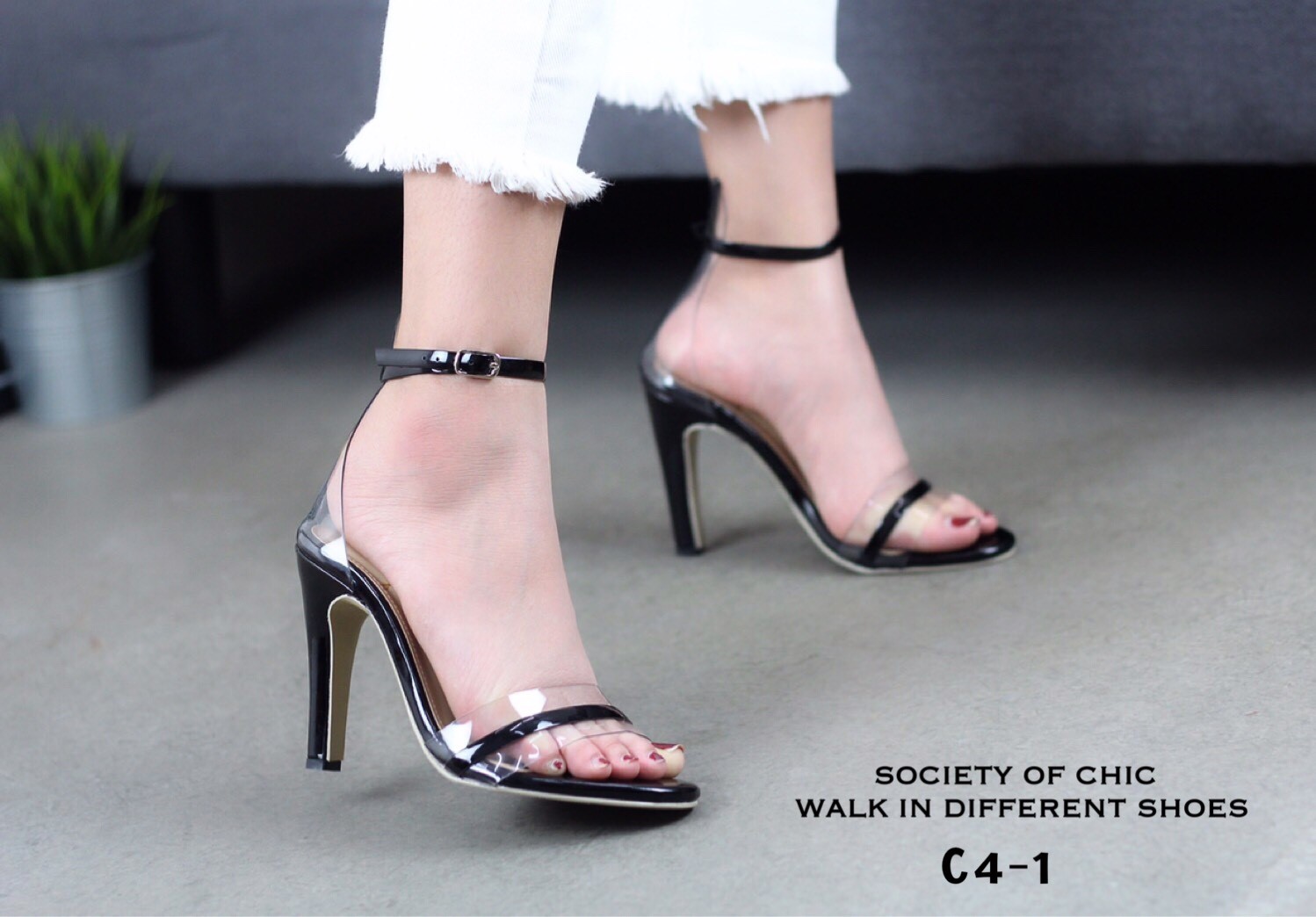 รองเท้าส้นสูง Style Christian Louboutin (สีดำ)