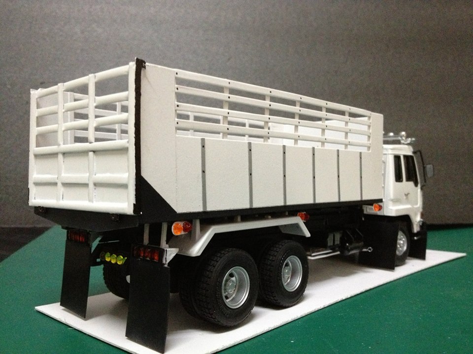 โมเดลรถขนดิน 10 ล้อ 1/32