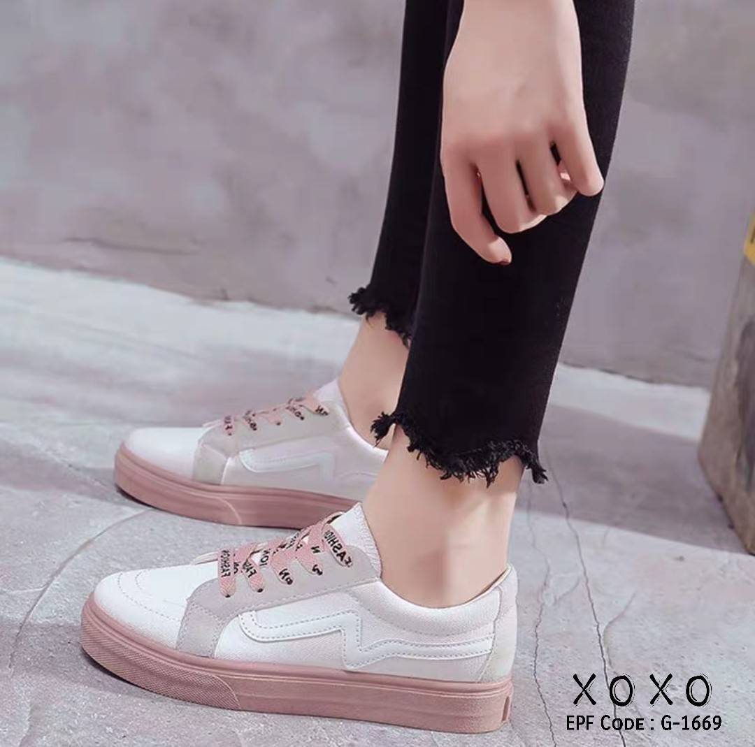 รองเท้าผ้าใบแฟชั่นทูโทนพาสเทล (สีดำ)