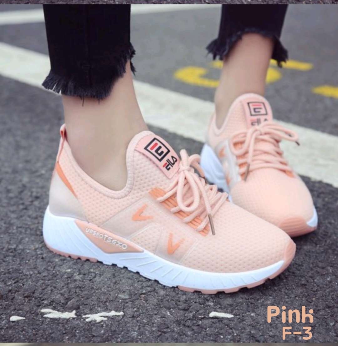 รองเท้าผ้าใบแฟชั่นทรง Sport Style Fila (สีดำ)