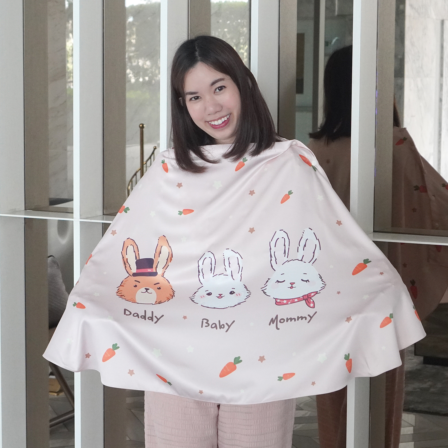ผ้าคลุมให้นม (รุ่นมีกระดุม ถอดโครงได้) พร้อมส่ง ลาย Rabbit & Carrot - Cream