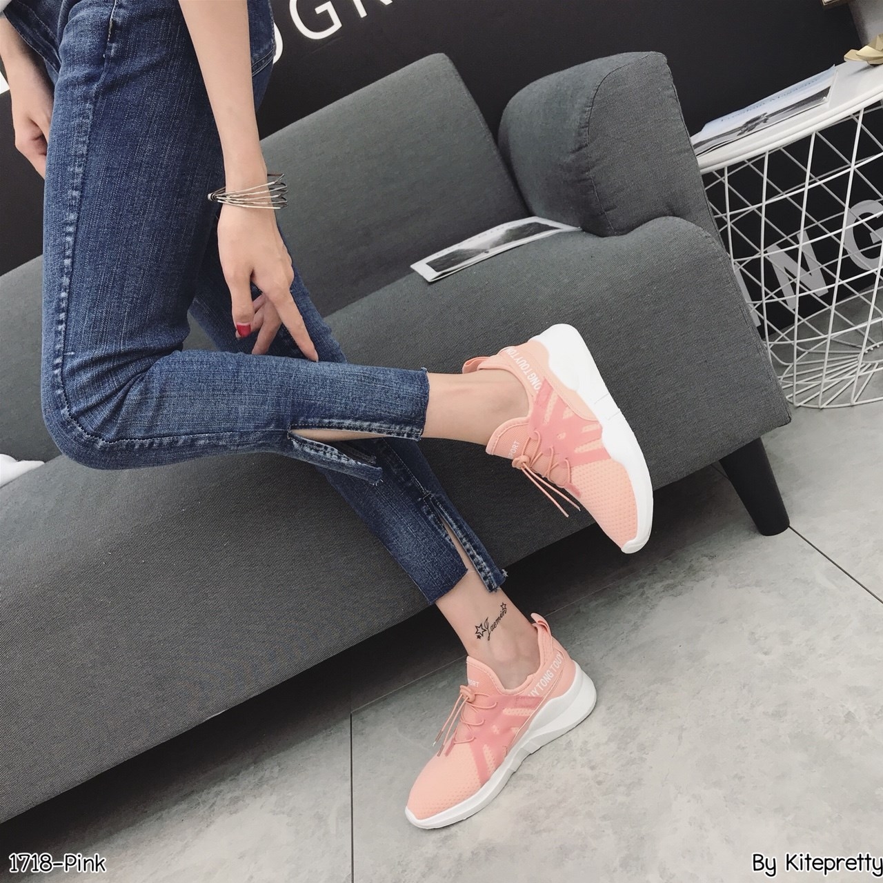 รองเท้าผ้าใบสไตล์Sportแต่งแถบ (สีขาว)