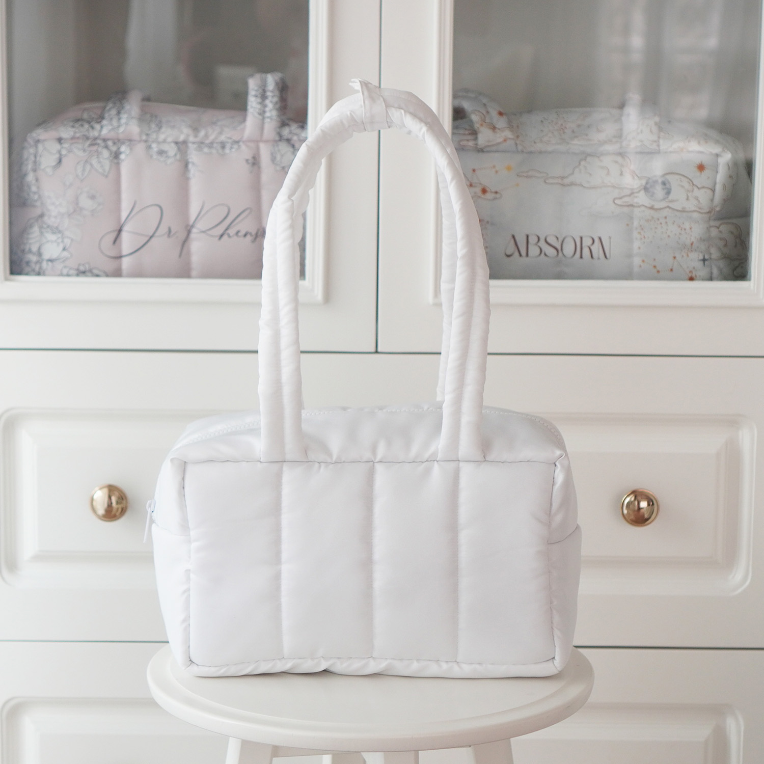 Fluffy Bowling Bag กระเป๋านุ่มนิ่ม ทรง Bowling สั่งทำใส่ข้อความ ลาย Minimal - White