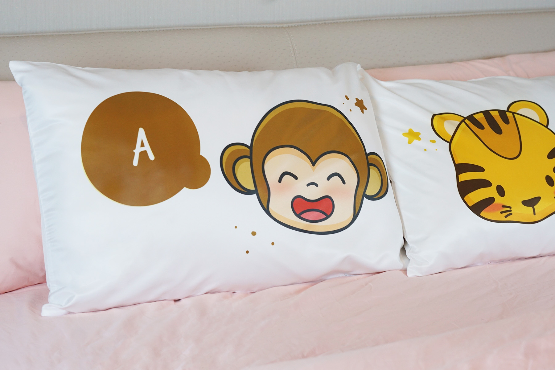 ปลอกหมอนหนุนคู่ สีขาว ลายเสือ+ลิง