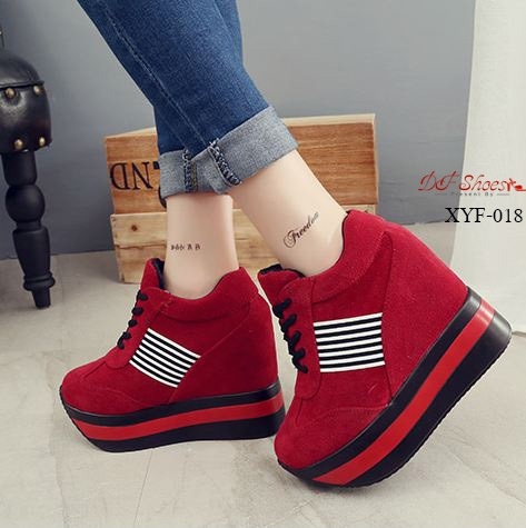 รองเท้าผ้าใบแพลตฟอร์มแต่งแถบ (สีดำ)