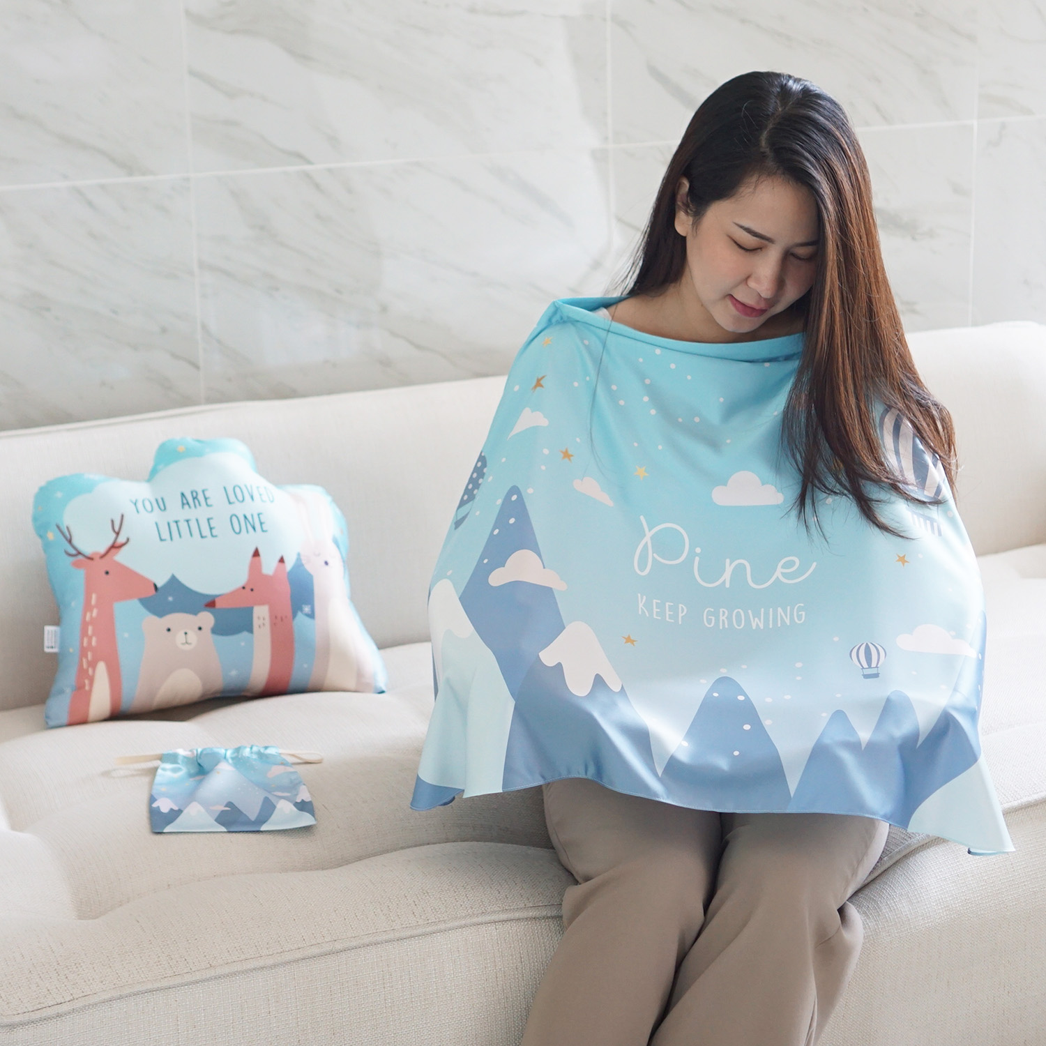 ชุดของขวัญเด็กแรกเกิด ผ้าคลุมให้นม ลาย Moutain+ หมอนอิง 1 ใบ ลาย Woodland - Blue