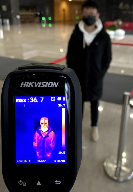 ขายถูก Hikvision Handheld Thermal Camera รุ่น DS-2TP31B-3AUF กล้องมือถือวัดอุณหภูมิร่างกาย - ส่งของต่างๆ