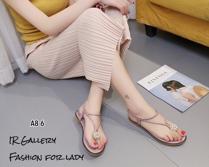 รองเท้าแตะรัดส้นแต่งมุก (สีม่วงพาสเทล)
